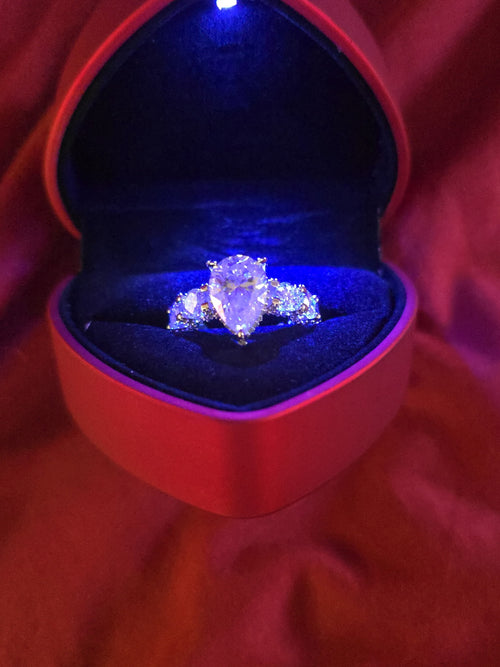 Pear cut diamond ring