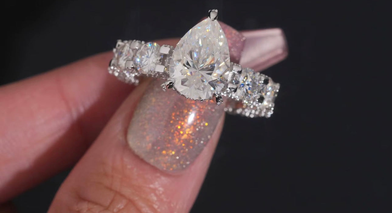 Pear cut diamond ring