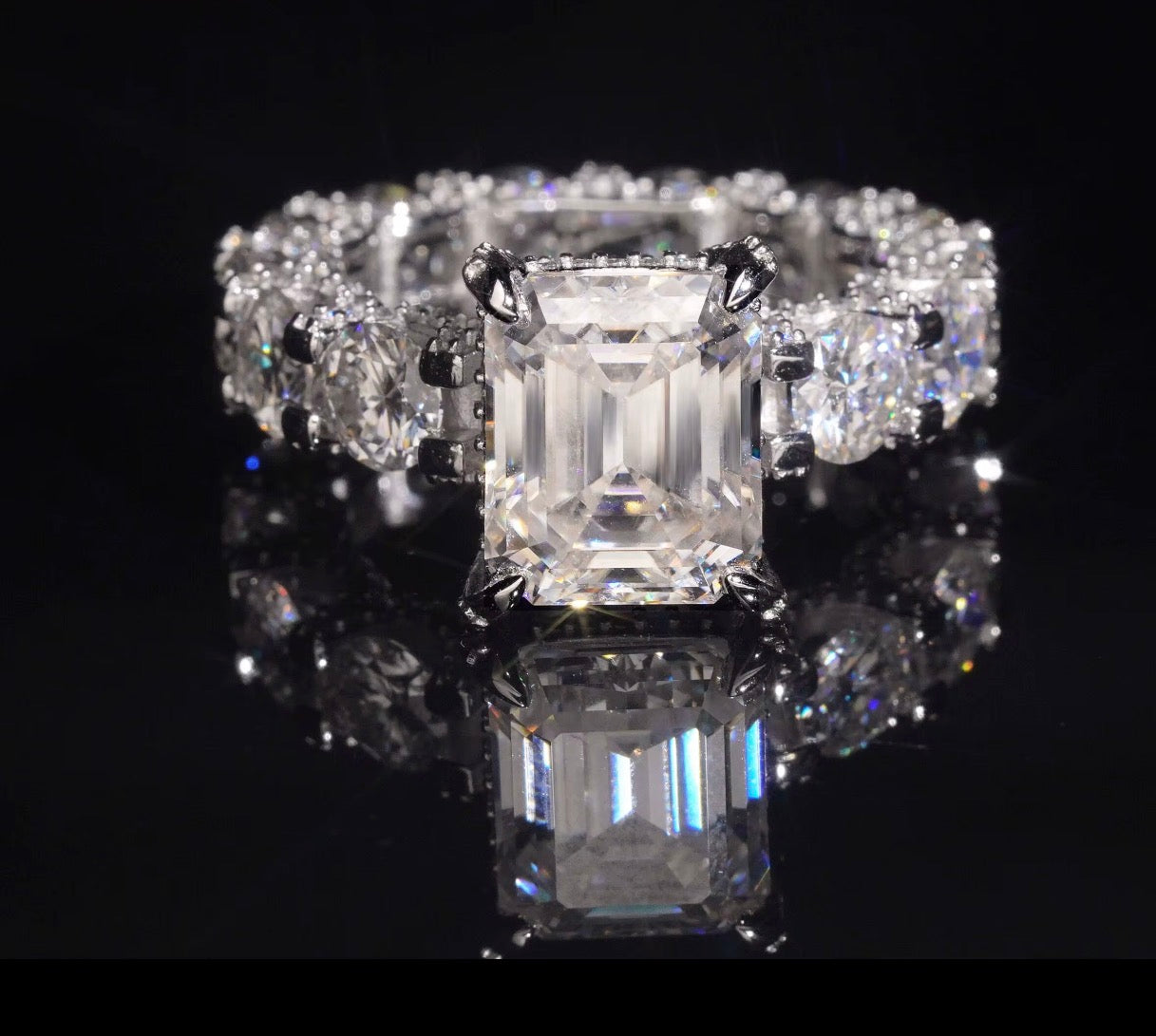 Luxury Emerald cut Dimond ring